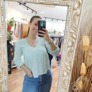 Blusa pico nido de abeja