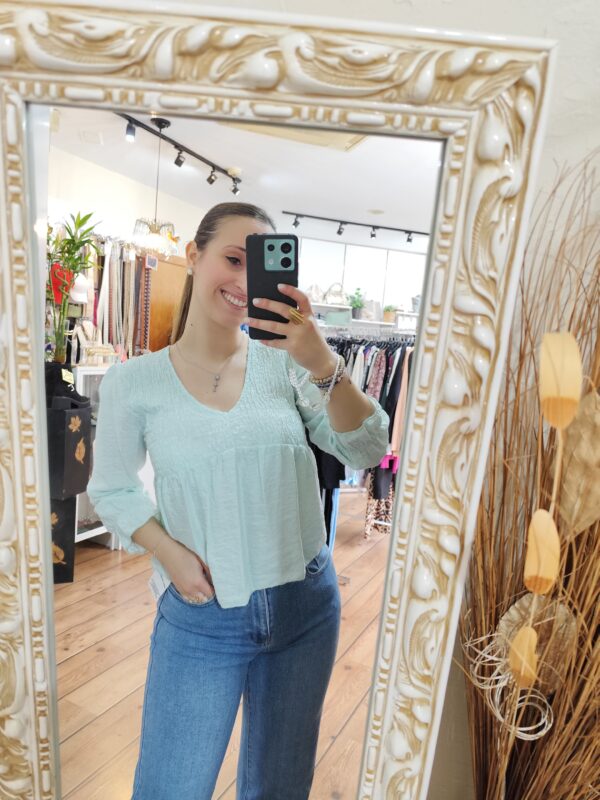 Blusa pico nido de abeja