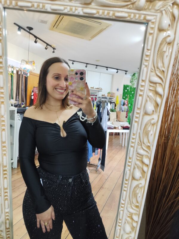 Top lycra bardot detalle